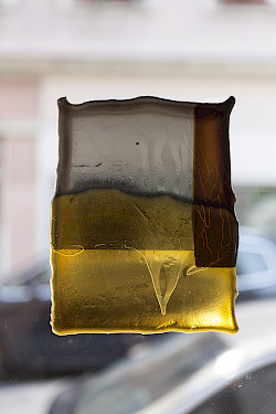<i>Soft vanishing points # 1 – 5</i>, 2022<br />
<em>Glass objects, fused</em><br />
8 x 10 Inch<br />
Photo: © Janine Schranz