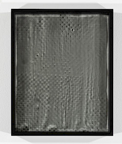 <i>Dot Dots #8</i>, 2023/24
<em>Museum glass coated with photo emulsion, exposed with negative of the Polkadots series,
Photogram on baryta paper</em>
28 x 23 x 4 cm
Unique piece